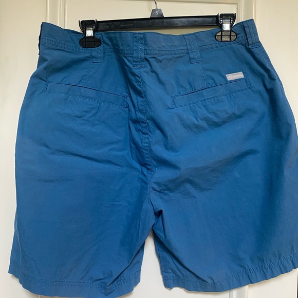 Men's Columbia Shorts. Flat front. Steel blue. 36" waist. Front & Back pockets. - Picture 3 of 4